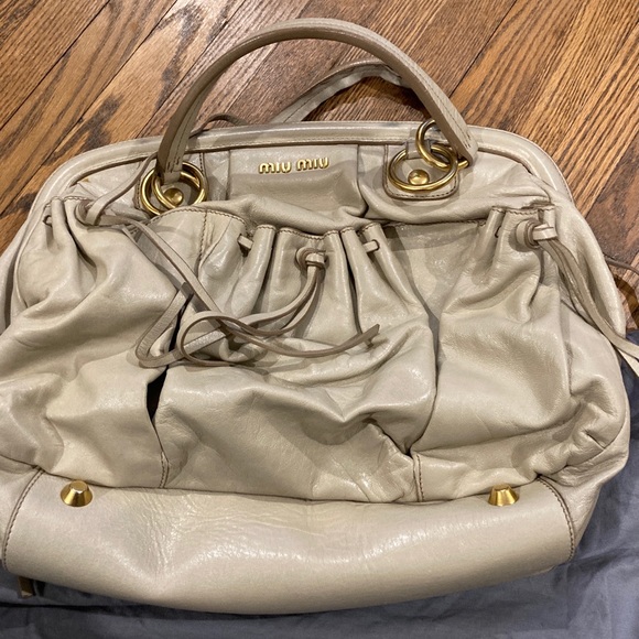 Authentic Miu Miu Dream Cream Mid Size Shiny Bag - Picture 3 of 10